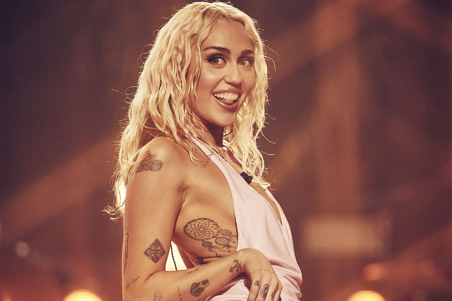Miley-Cyrus-01-012023-4675da2e4ee6497787a6d028bd65a413
